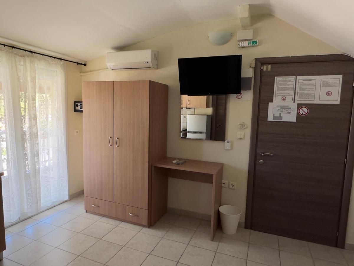 Anna Rooms Nea Vrasna Bagian luar foto