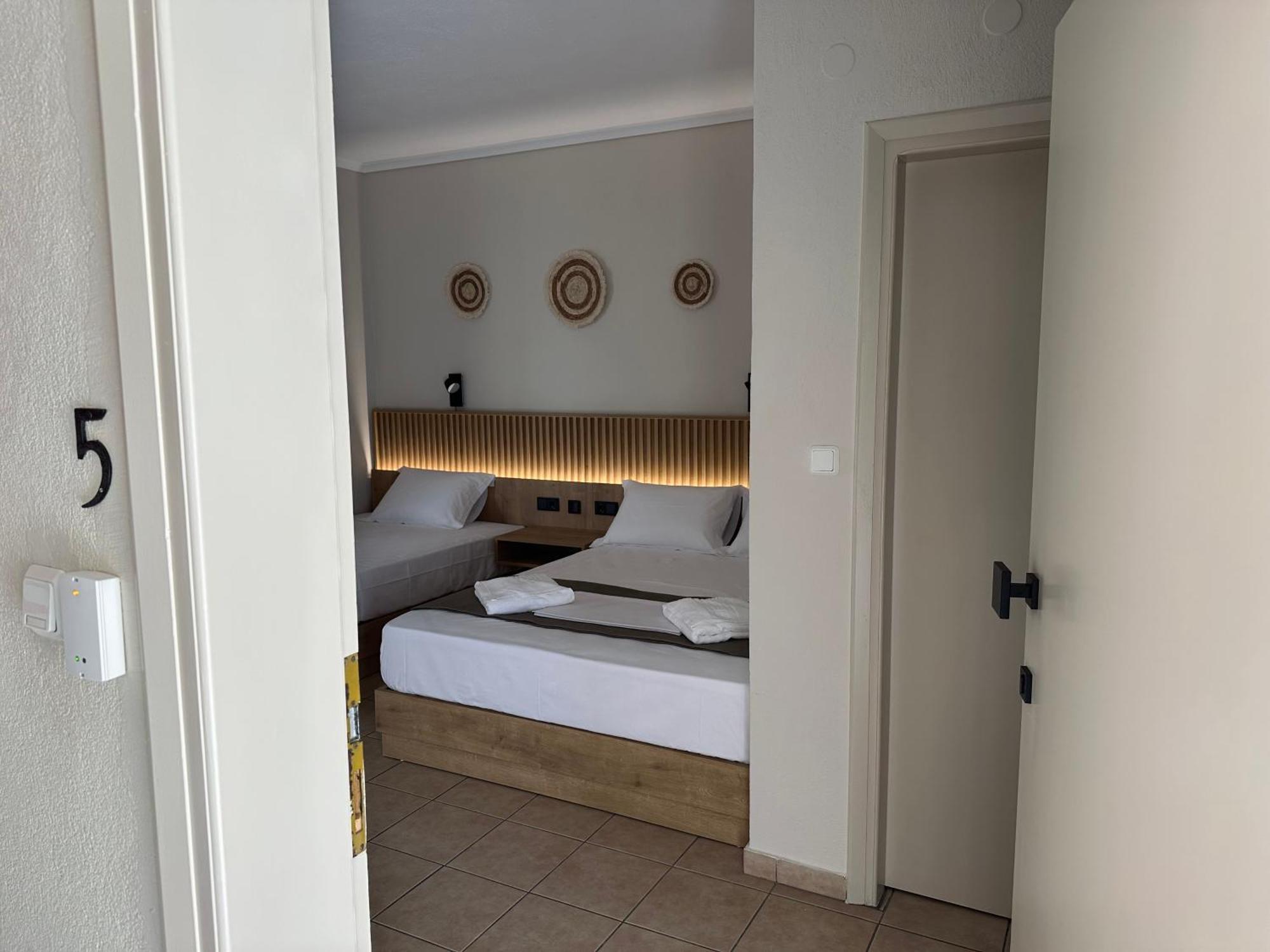 Anna Rooms Nea Vrasna Bagian luar foto